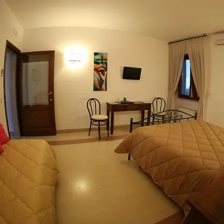 فندق مبيت وإفطار Selva Gravina 3*